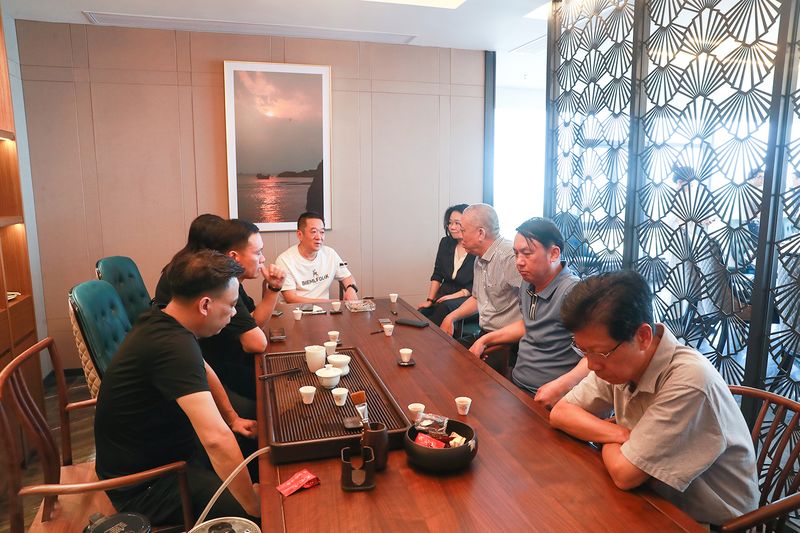 強(qiáng)強(qiáng)聯(lián)合！河南礦山黨委書(shū)記崔培軍與玉昆鋼鐵等進(jìn)行洽談